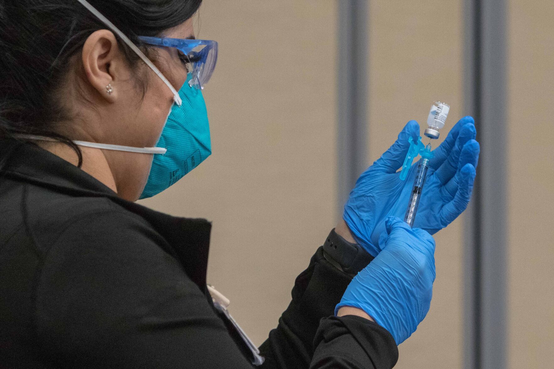 El Centro Regional Medical Center vaccinates MDs